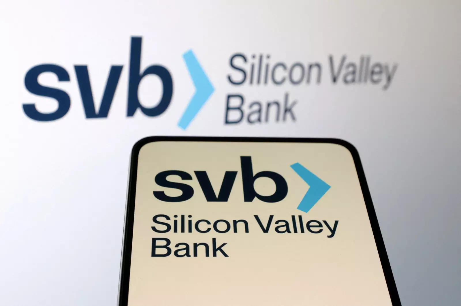 the crash of the Silicon Valley Bank and Elon Musk's interest to buy it.