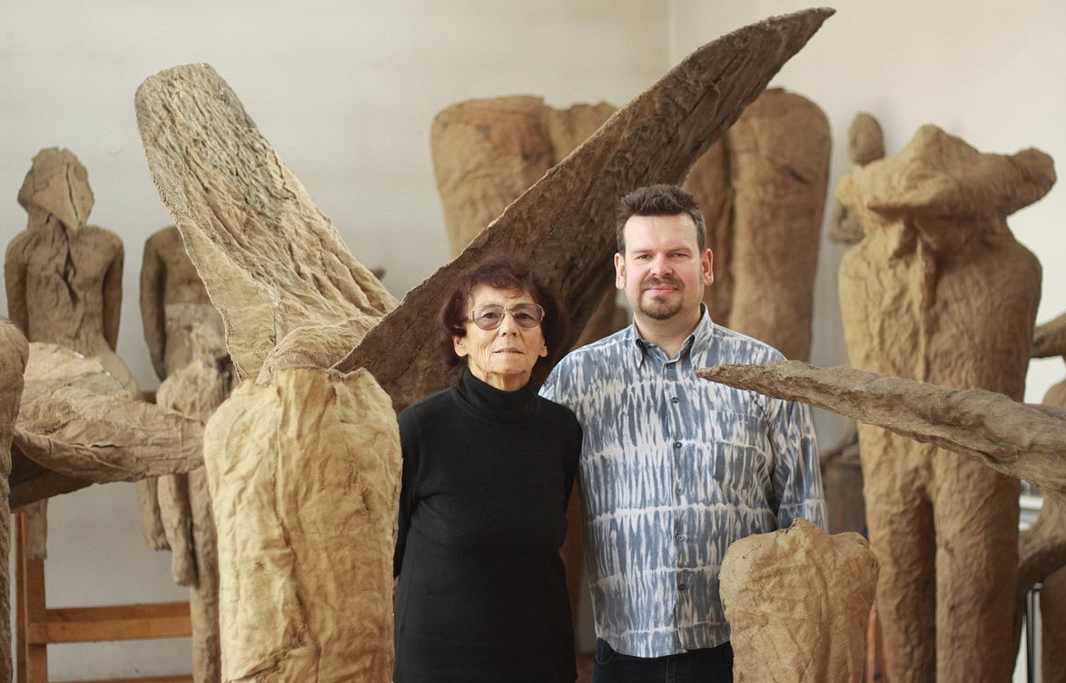 Magdalena Abakanowicz: A Pioneer in Sculpture and Textile Art