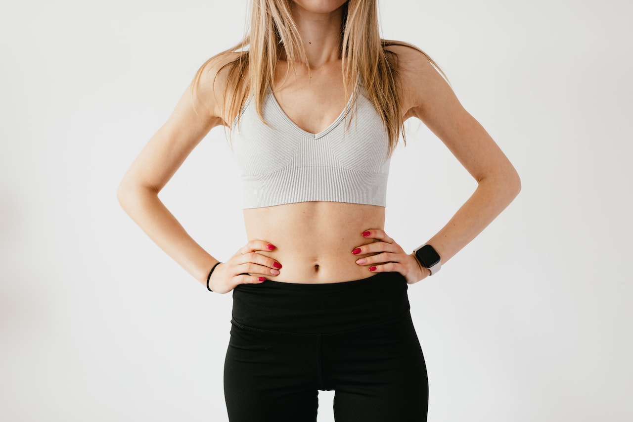 the gut brain connection: photo of a woman with bare abdomen