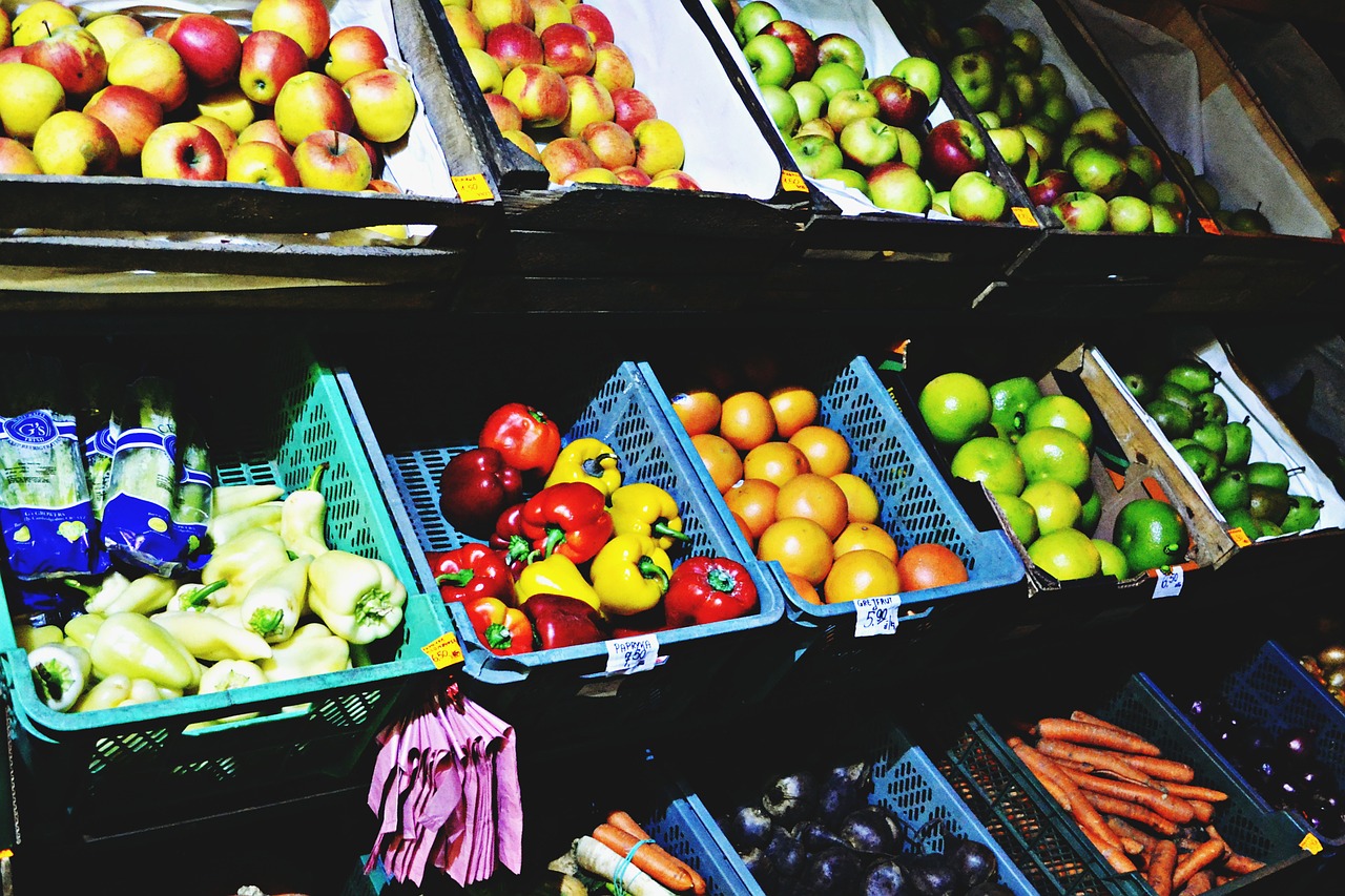 How to Save Money on Groceries: Expert Strategies That Work in 2025