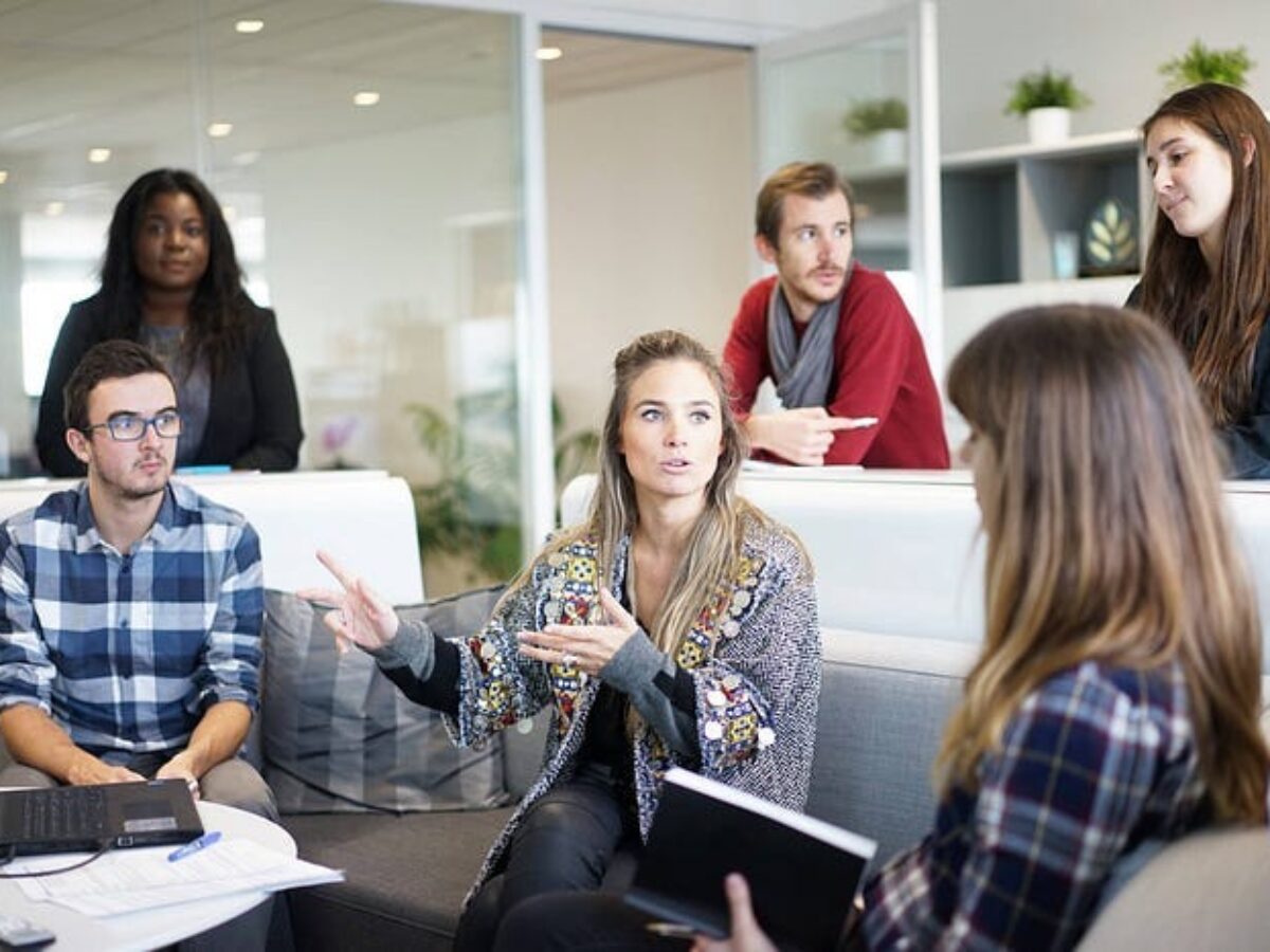 How to Pitch Your Business to Investors in 2025: A Step-by-Step Guide That Actually Works